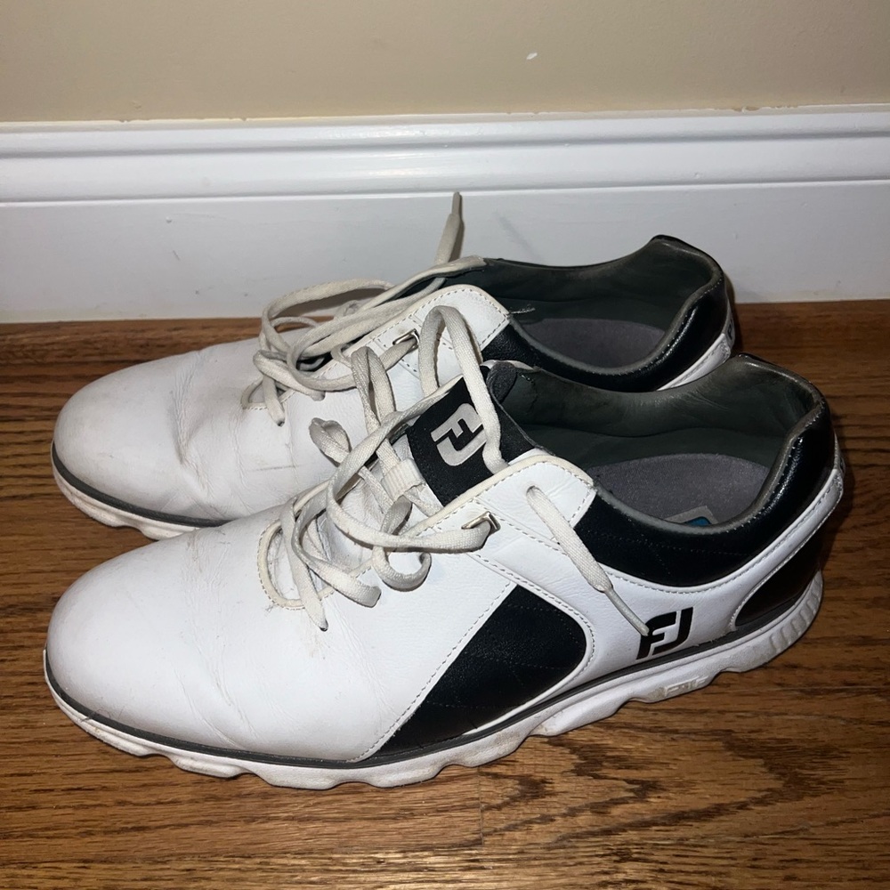 FootJoy White and Black Golf Shoes with SpikelessSole